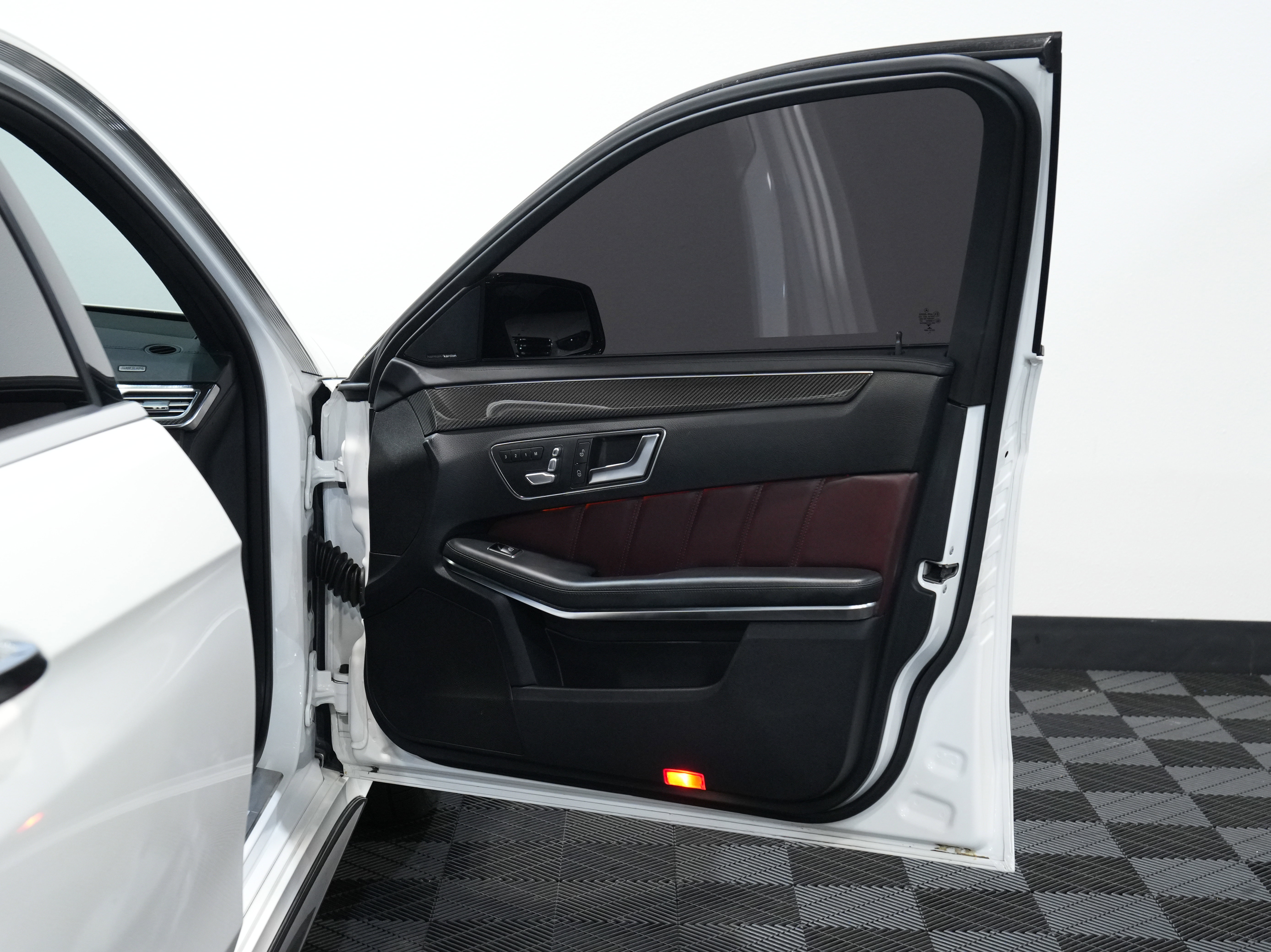 Used 2014 Mercedes-Benz E 63 AMG S-Model image 30