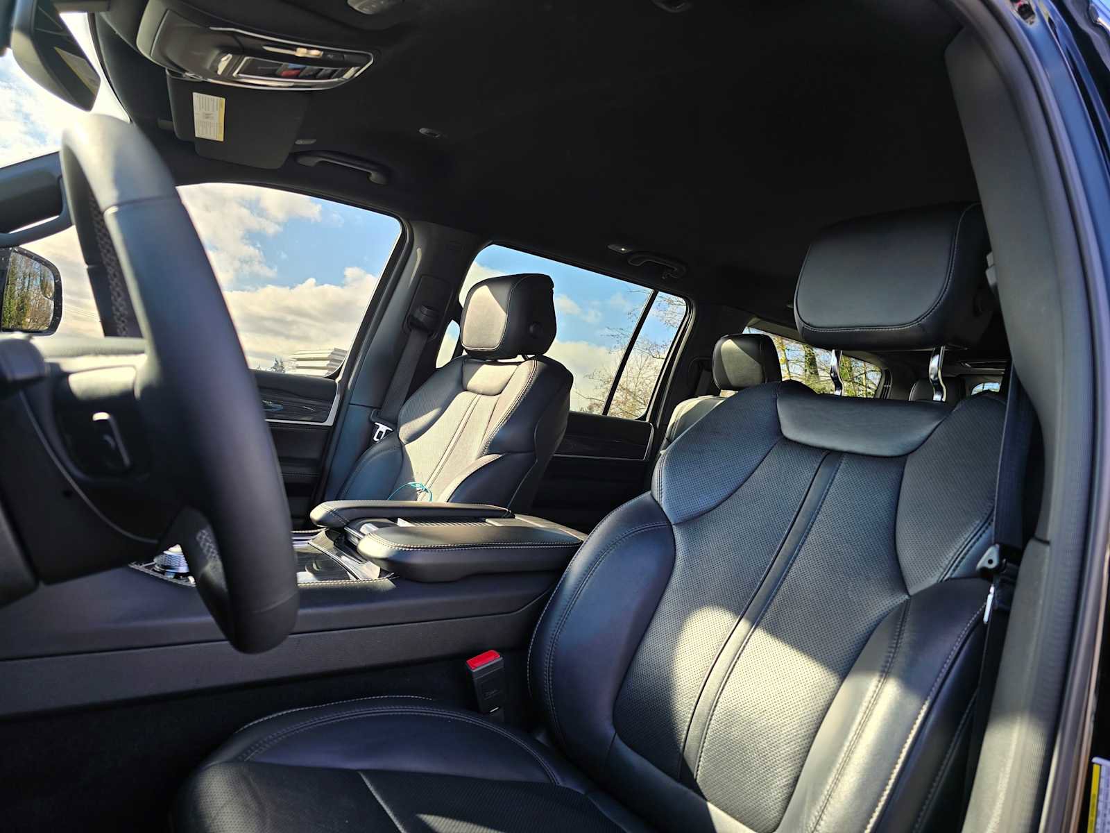 Used 2022 Jeep Wagoneer Series III w/ Flexible Seating Group image 23