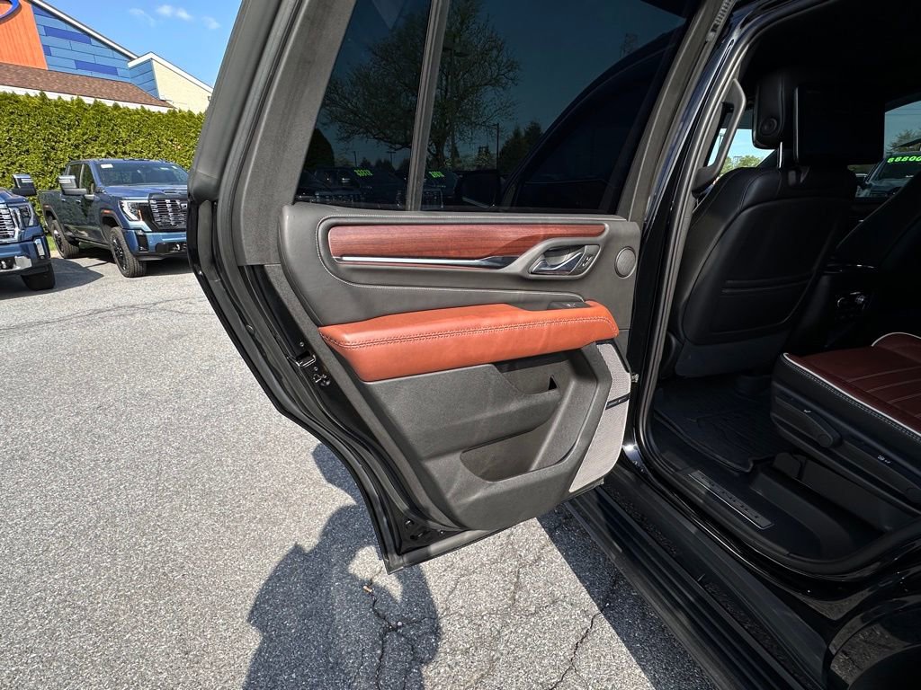 Used 2023 GMC Yukon Denali Ultimate AWD/4WD image 27
