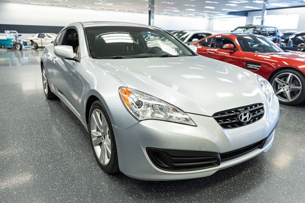 Used 2012 Hyundai Genesis 2.0T RWD image 3