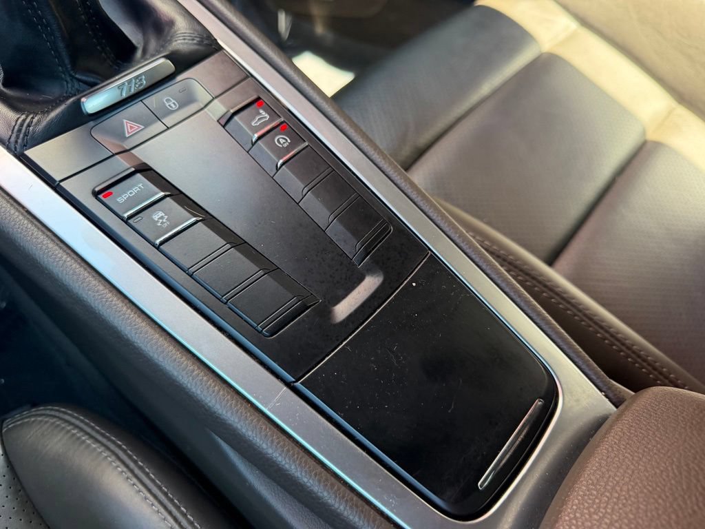 Used 2018 Porsche 718 Cayman RWD image 25