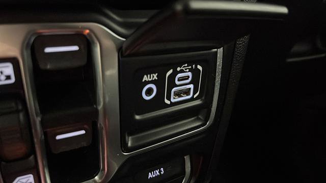 Used 2021 Jeep Wrangler Unlimited Rubicon AWD/4WD image 38