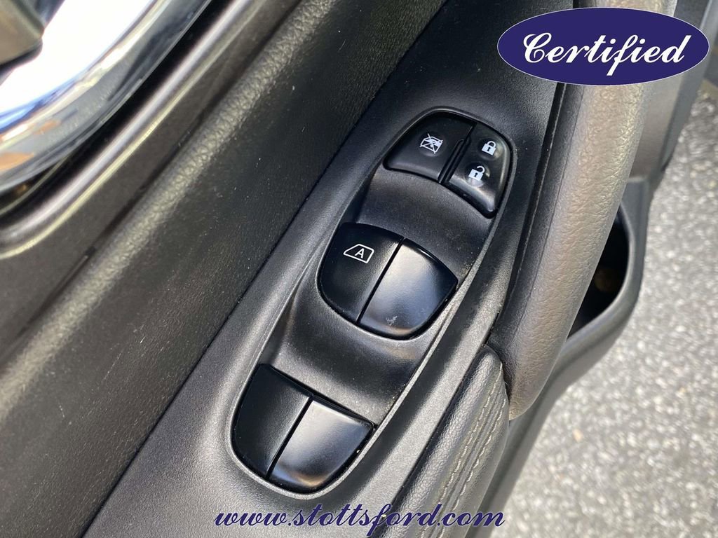 Used 2018 Nissan Rogue SV AWD/4WD image 18