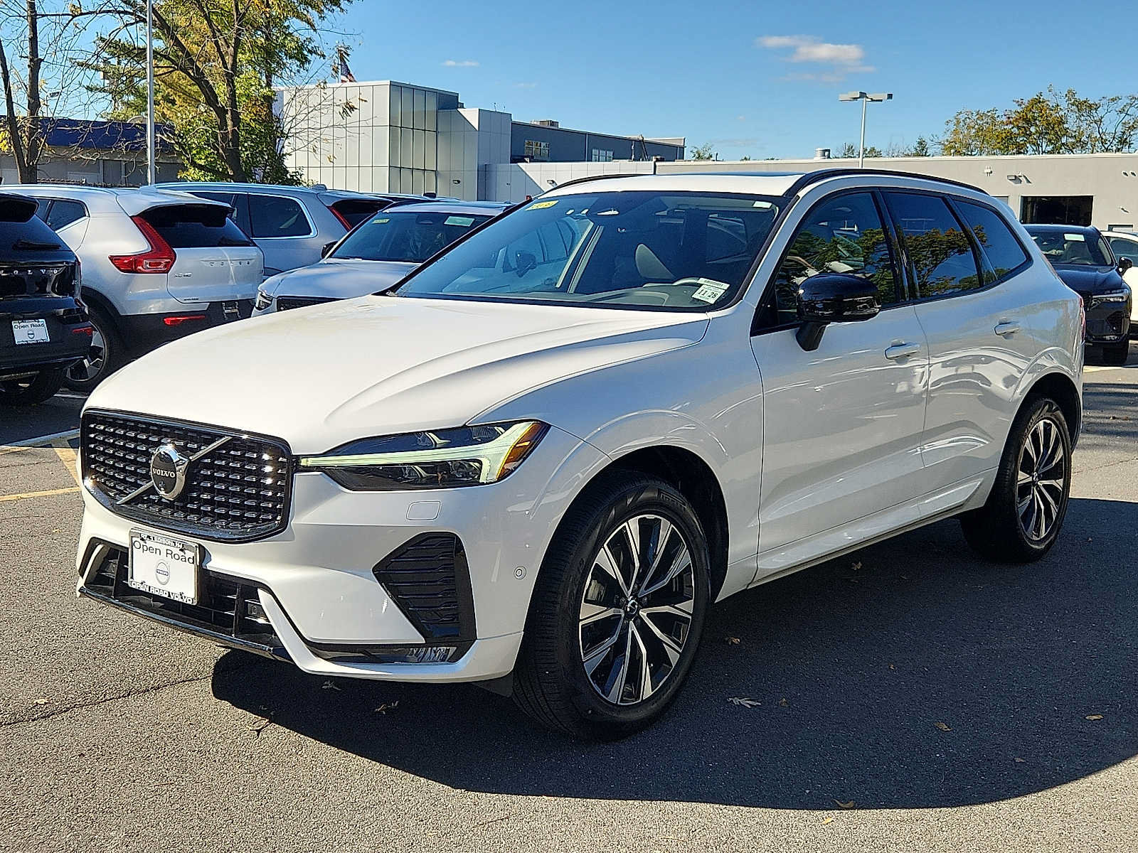 Certified 2024 Volvo XC60 B5 Plus w/ Climate Package AWD/4WD image 3
