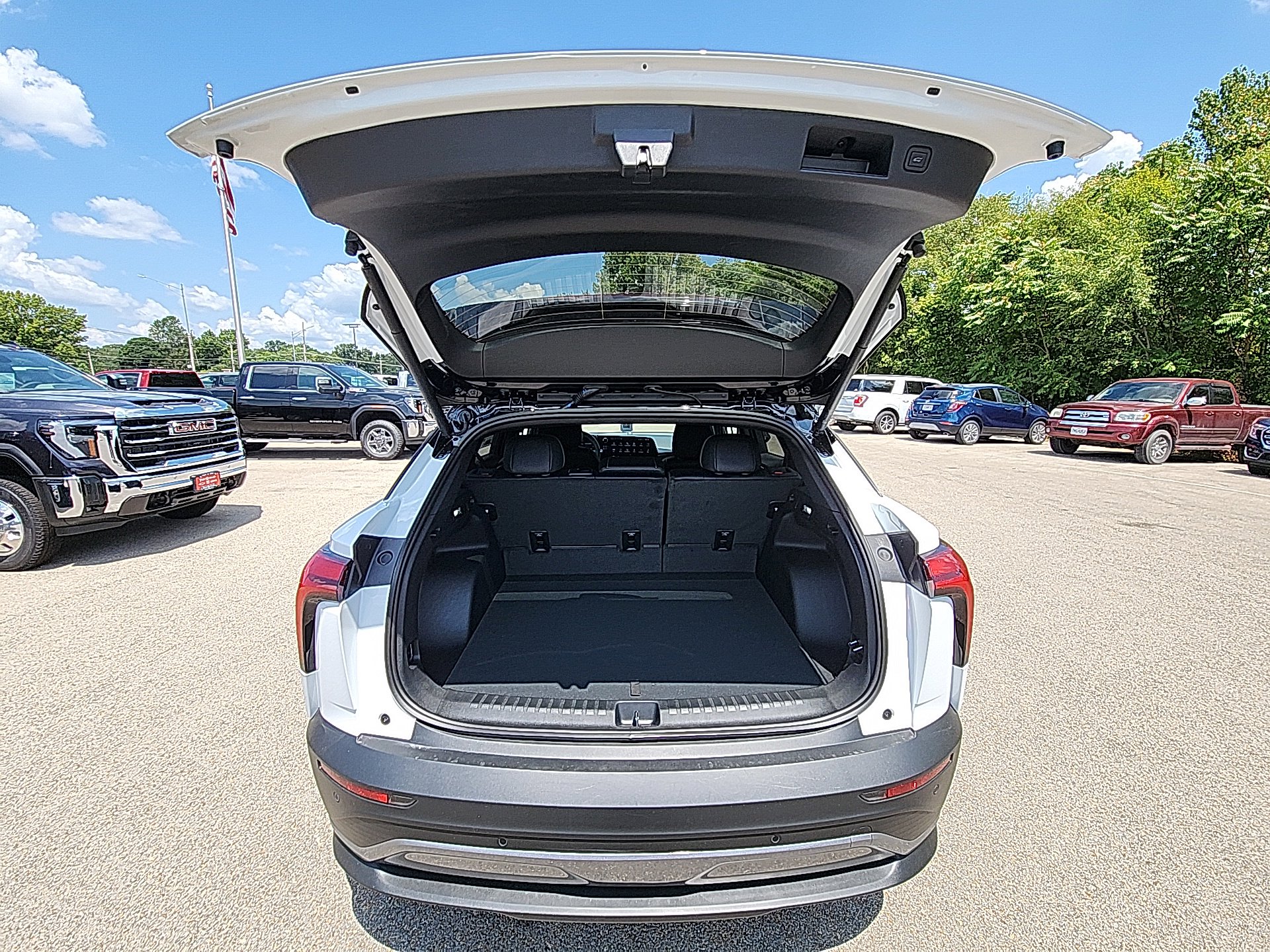 New 2025 Chevrolet Blazer EV LT w/ Super Cruise Package image 32