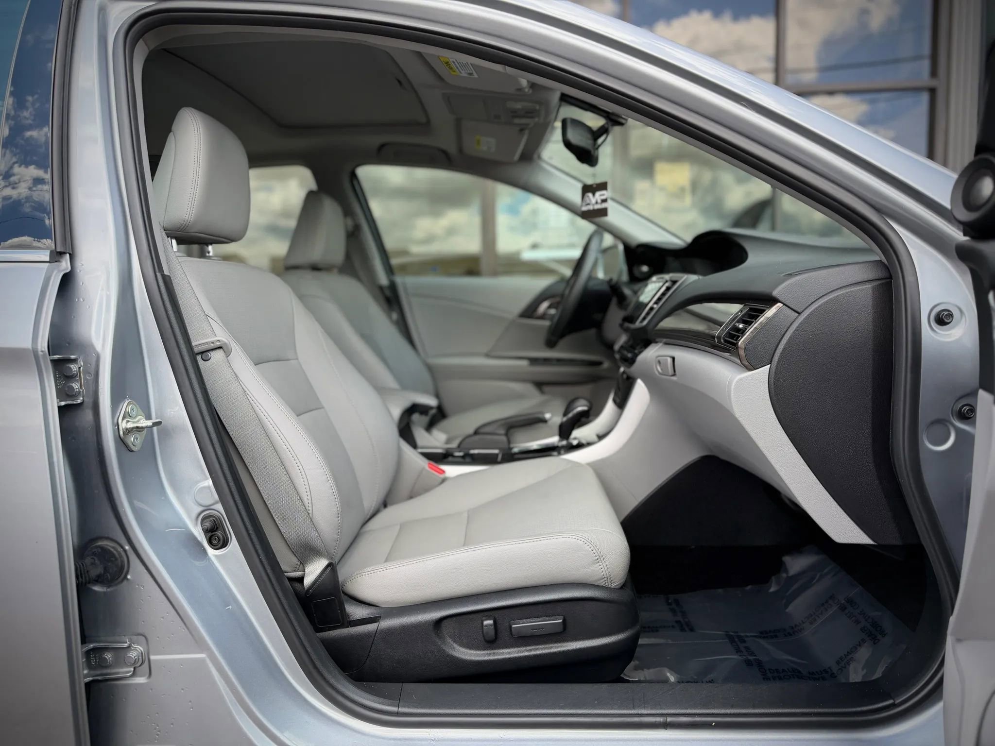 Used 2017 Honda Accord EX-L image 16