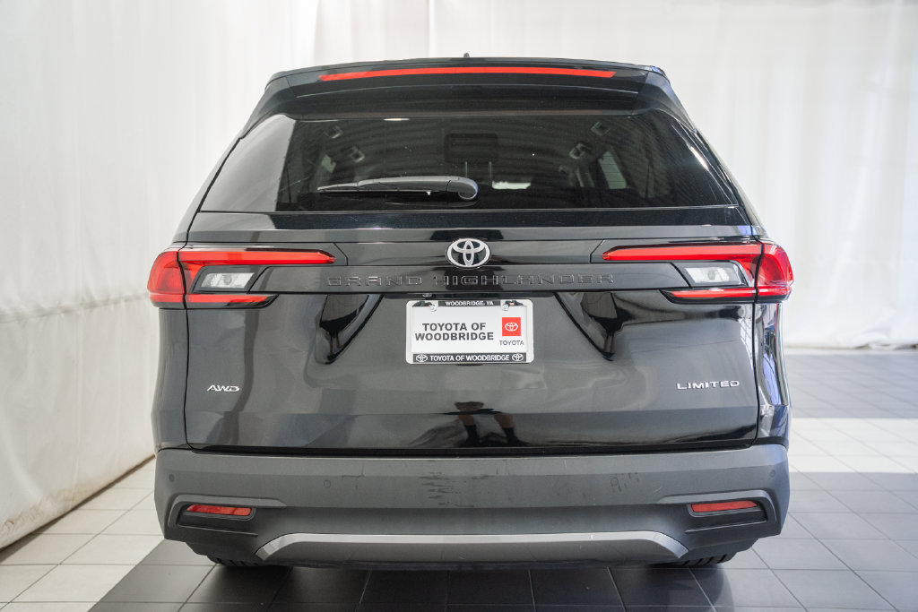 Certified 2024 Toyota Grand Highlander AWD image 5