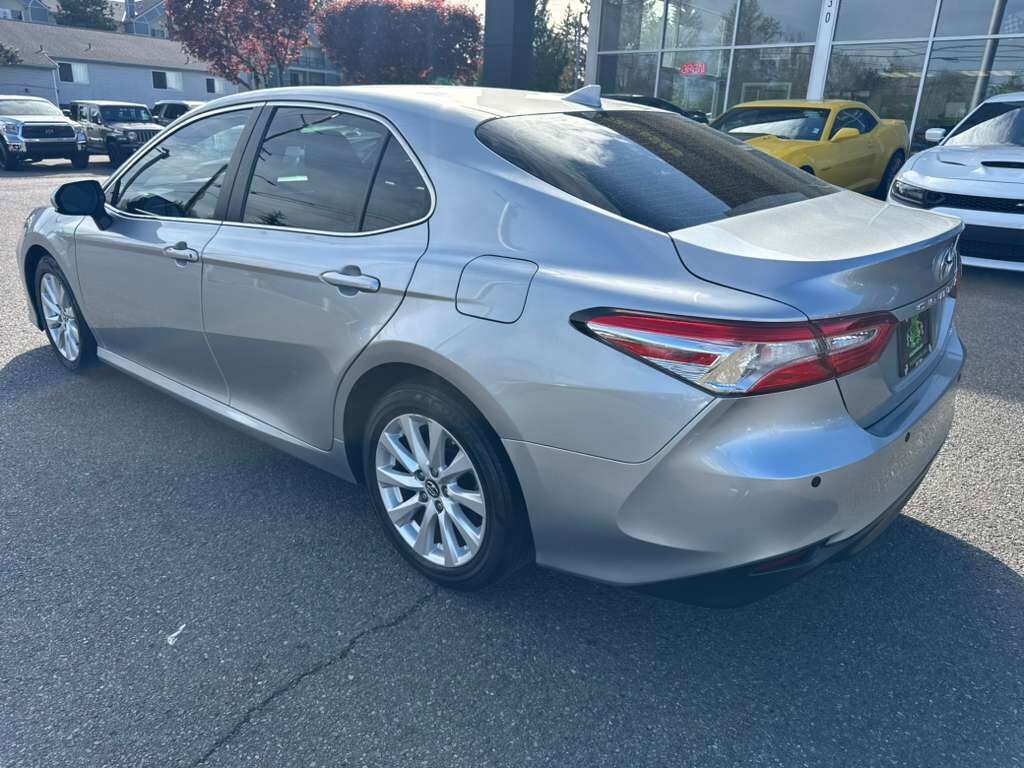 Used 2019 Toyota Camry LE FWD image 8