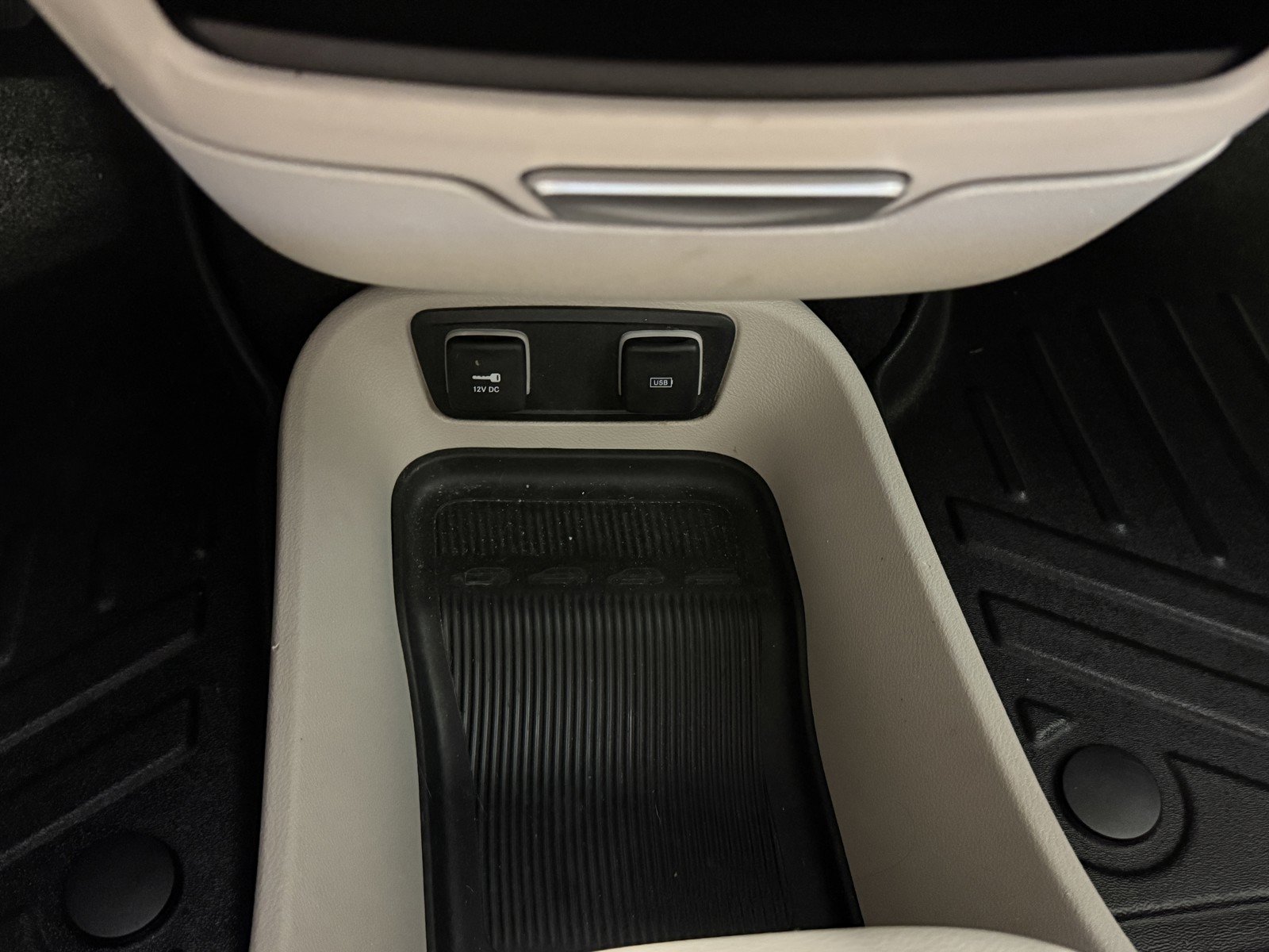 Used 2020 Chrysler Pacifica Limited FWD image 15