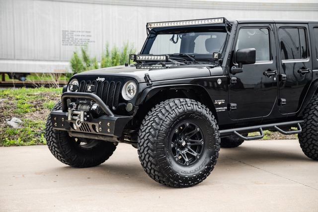 Used 2016 Jeep Wrangler Unlimited Sahara w/ Connectivity Group AWD/4WD image 37