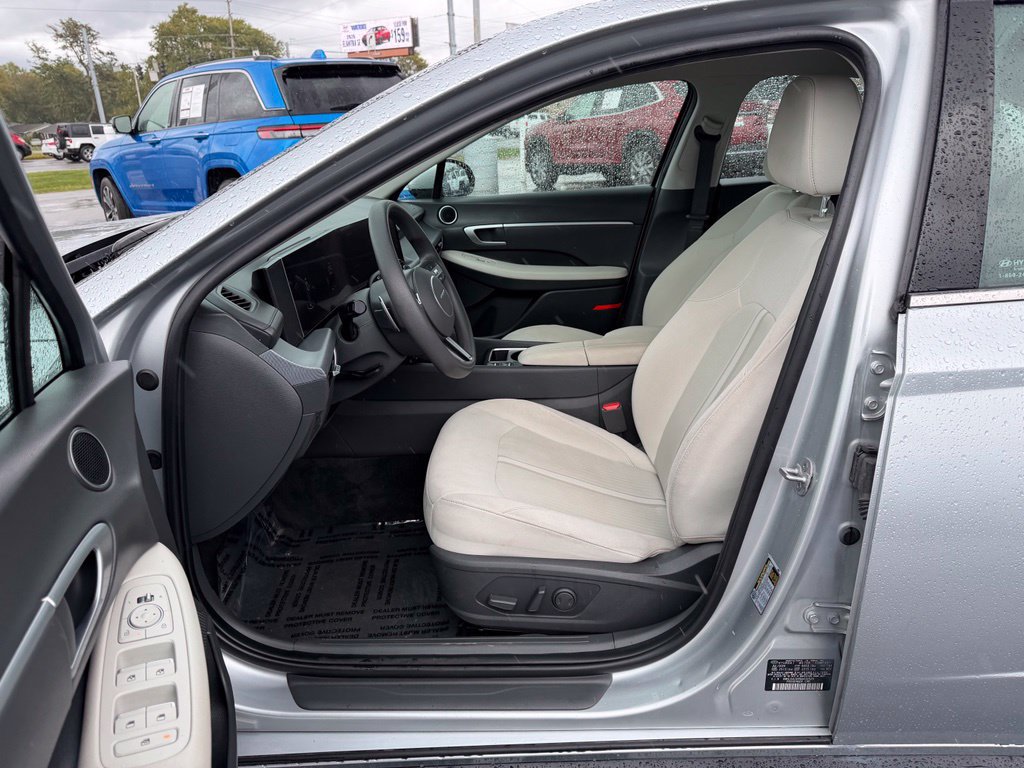 Used 2025 Hyundai Sonata SEL FWD image 11