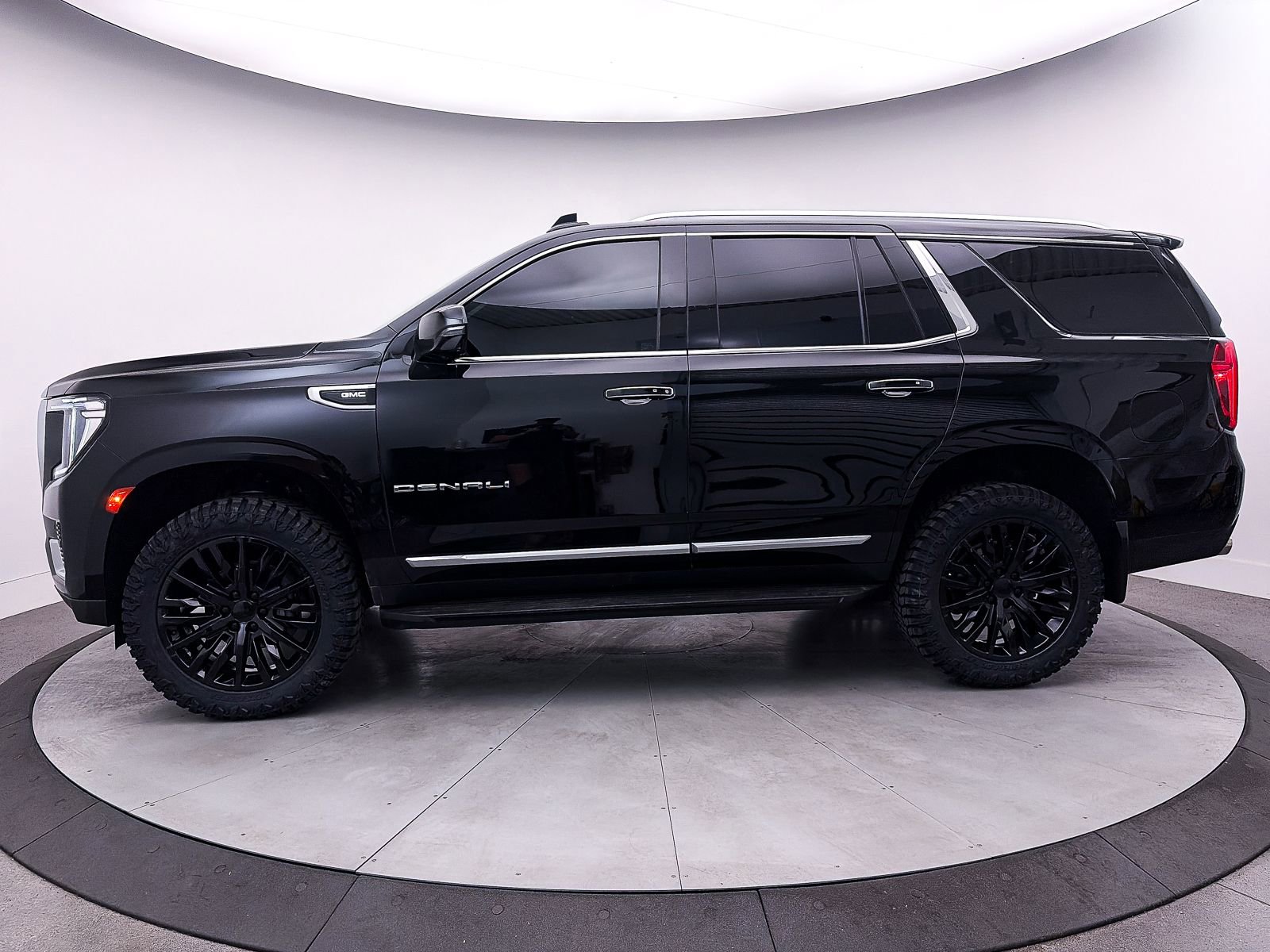 Used 2024 GMC Yukon Denali image 1