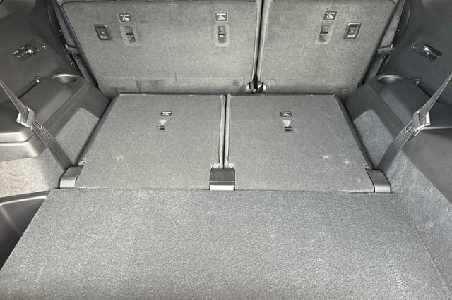 New 2026 Cadillac Vistiq Sport w/ LPO, Floor Liner Package AWD/4WD image 15