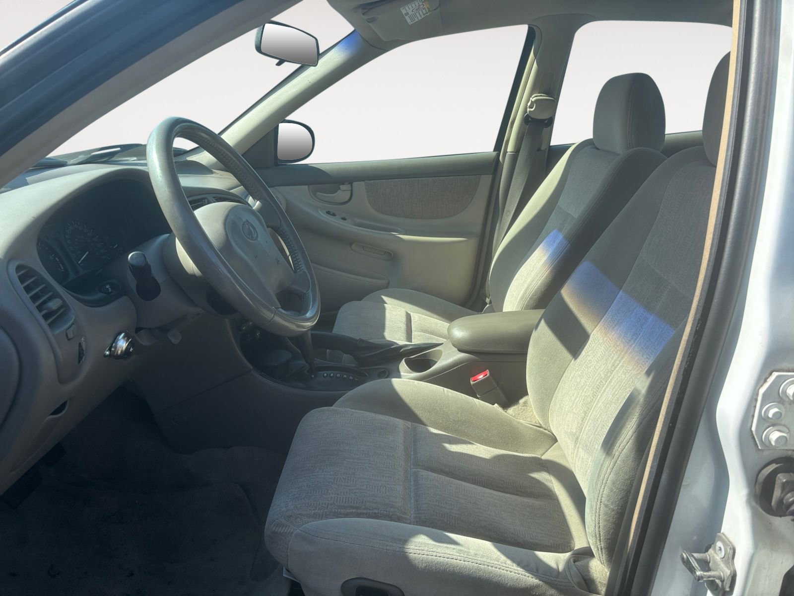 Used 2004 Oldsmobile Alero GL image 9