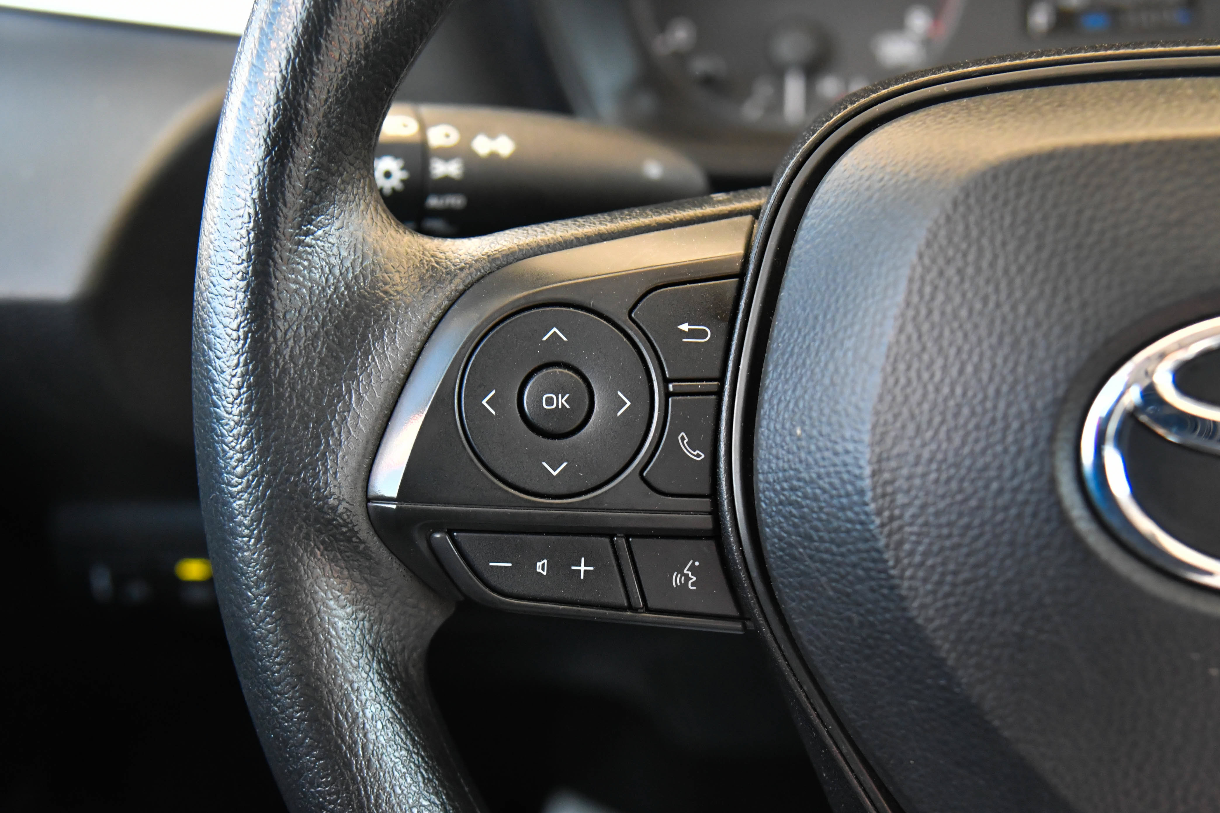 Used 2025 Toyota Corolla LE FWD image 30