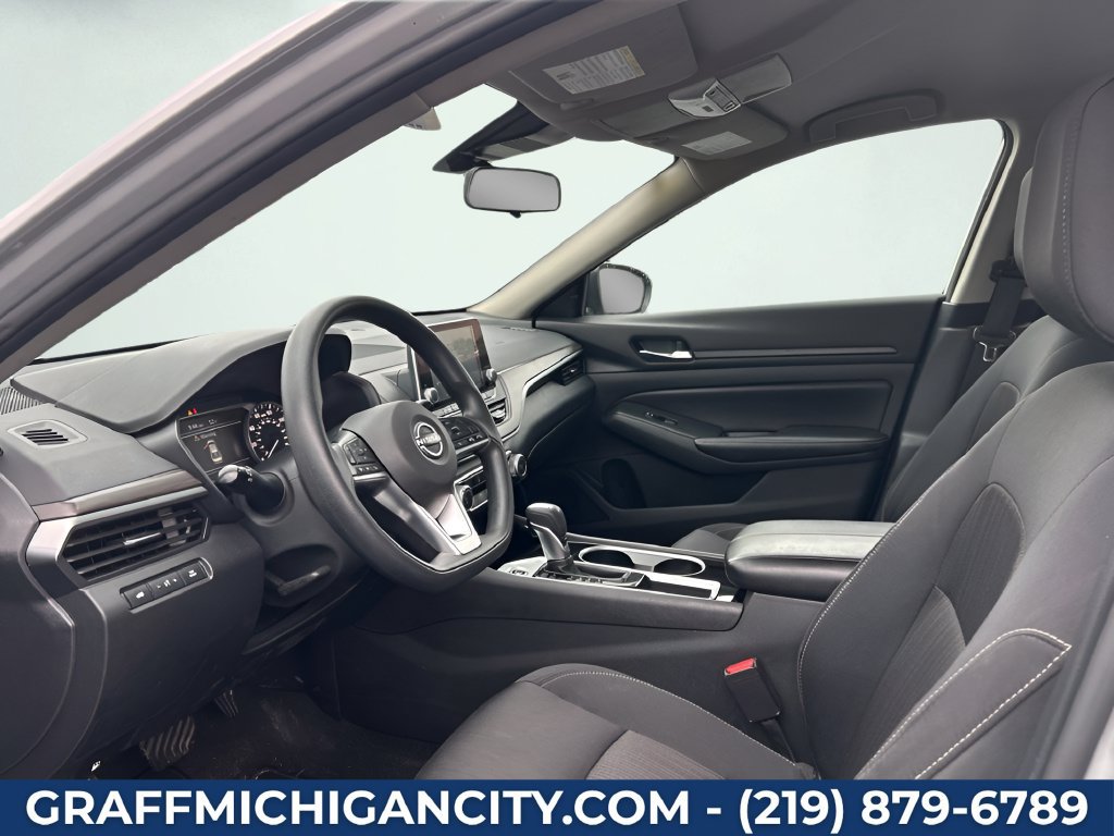Used 2024 Nissan Altima 2.5 SV FWD image 12