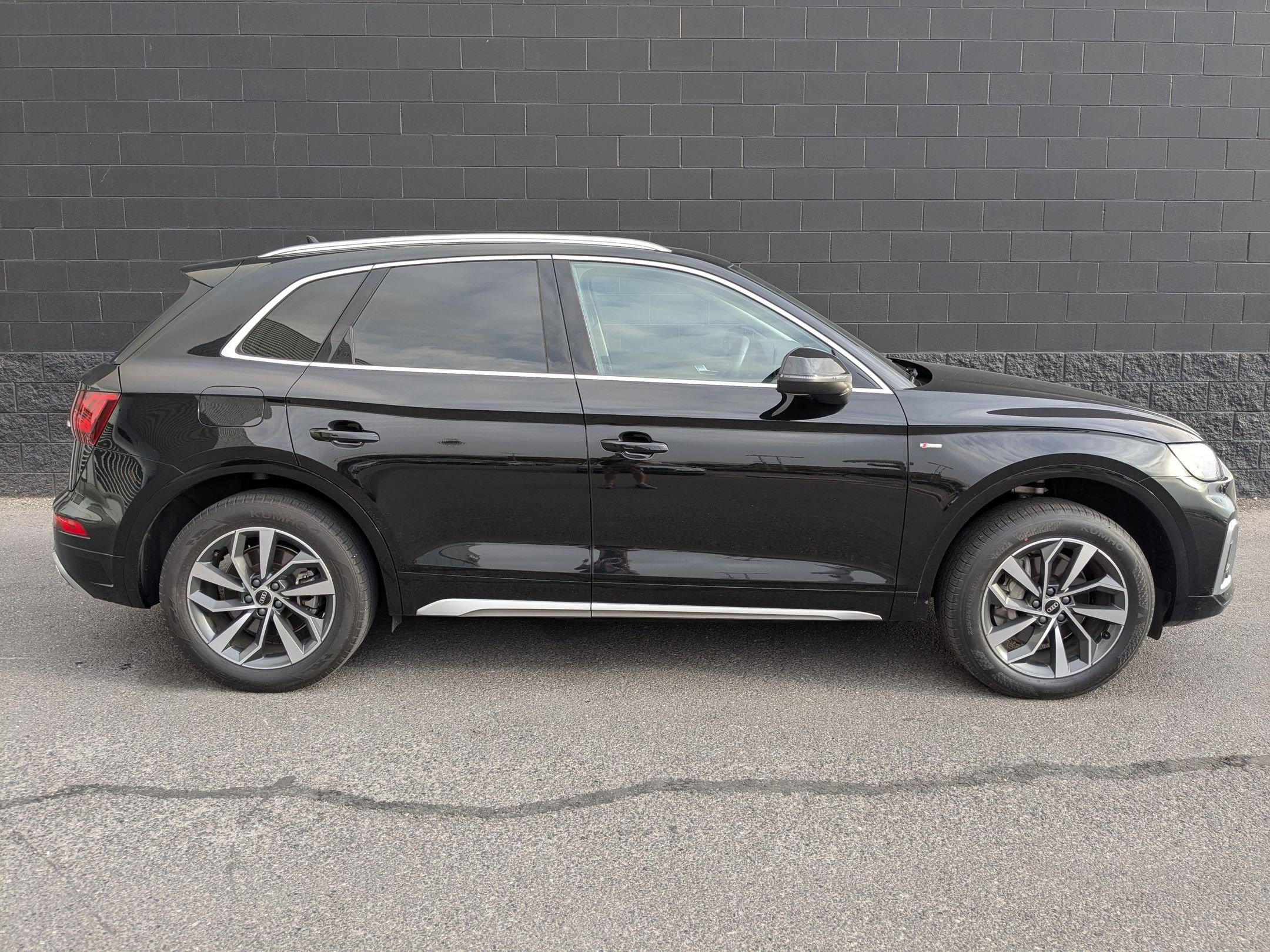 Certified 2023 Audi Q5 2.0T Premium w/ Convenience Package AWD/4WD image 2