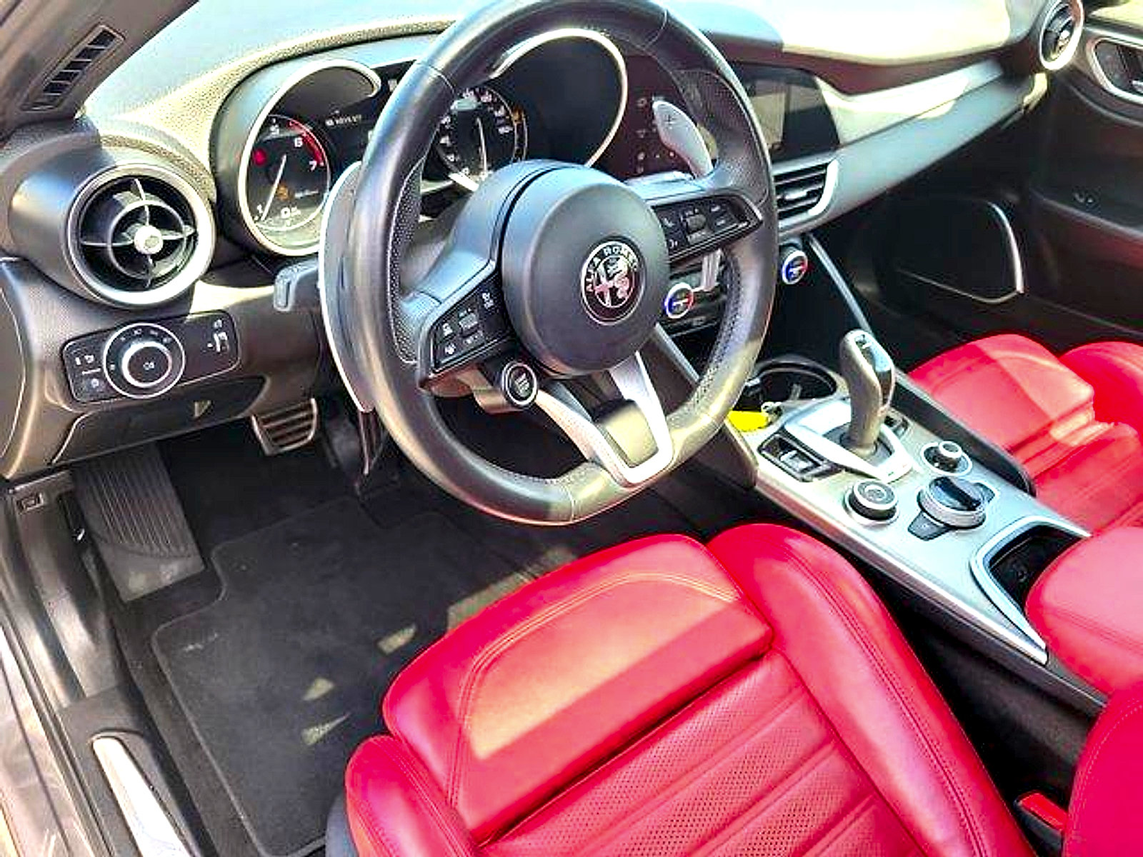 Used 2023 Alfa Romeo Giulia Veloce RWD image 23