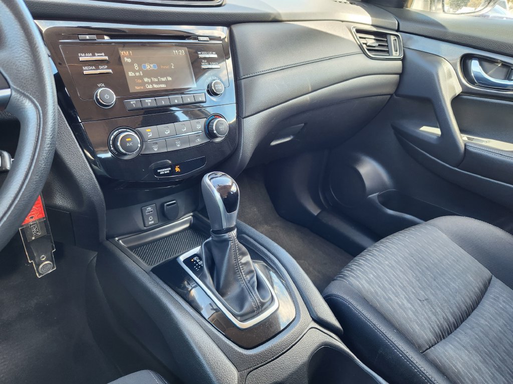 Used 2017 Nissan Rogue S AWD/4WD image 15