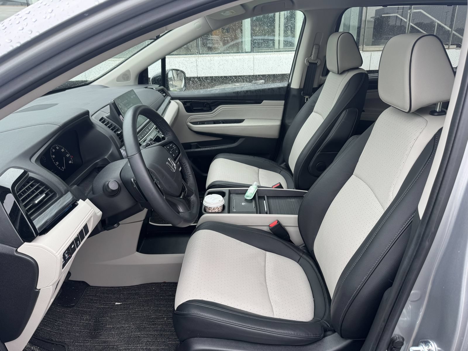 Used 2025 Honda Odyssey Elite image 5
