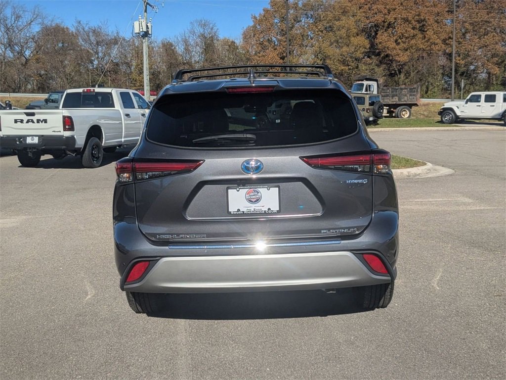Used 2021 Toyota Highlander Platinum image 4