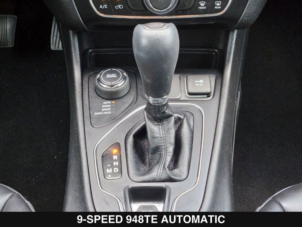 Used 2021 Jeep Cherokee Latitude Plus AWD/4WD image 21