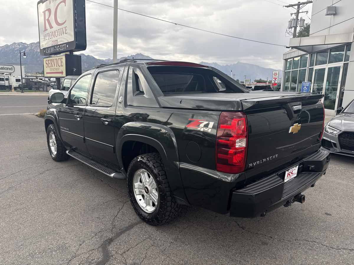 Used 2013 Chevrolet Avalanche LT w/ Suspension Package, Off-Road AWD/4WD image 8