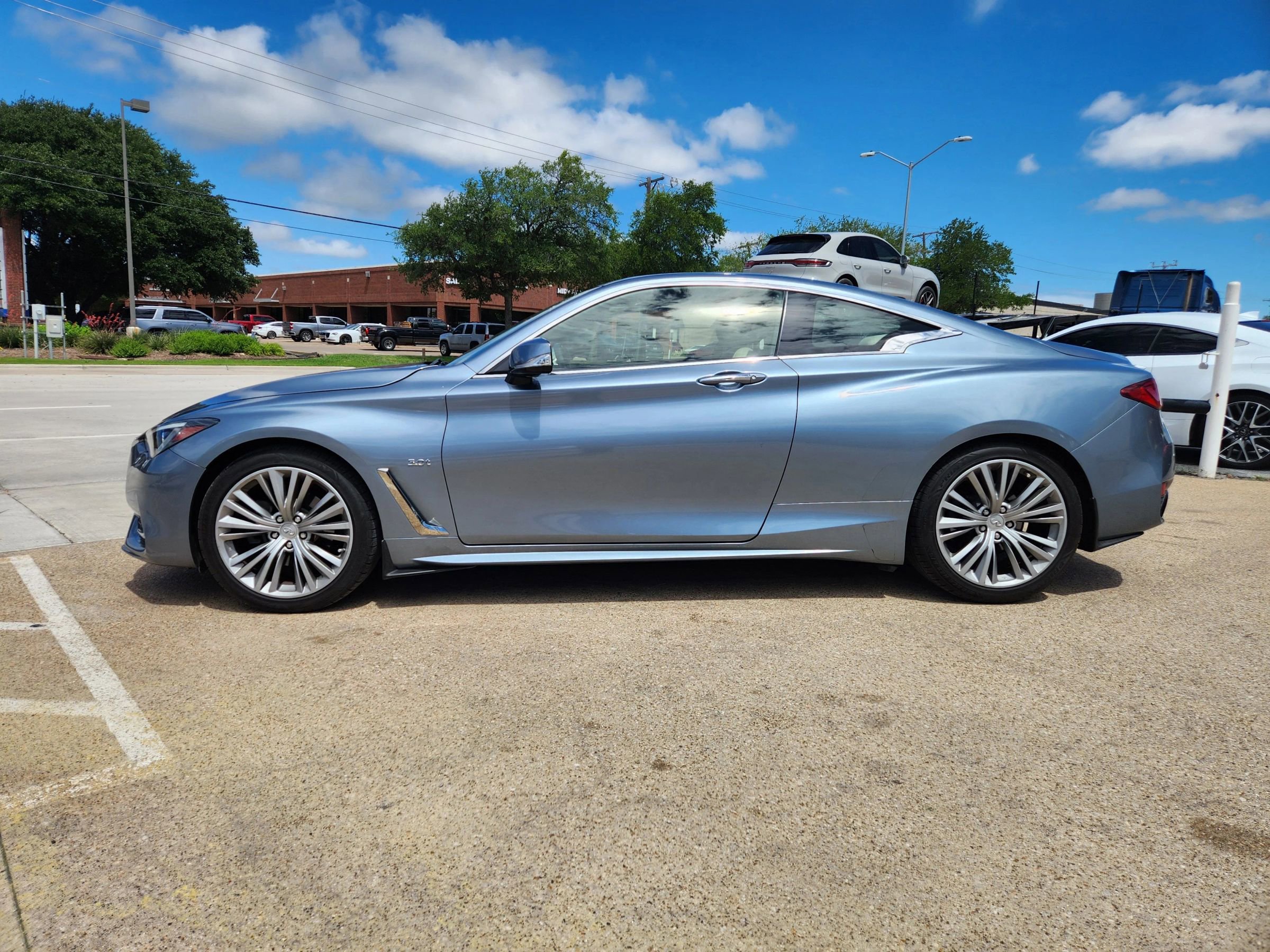 Used 2017 INFINITI Q60 3.0t w/ Premium Plus Package 3.0T AWD/4WD image 2