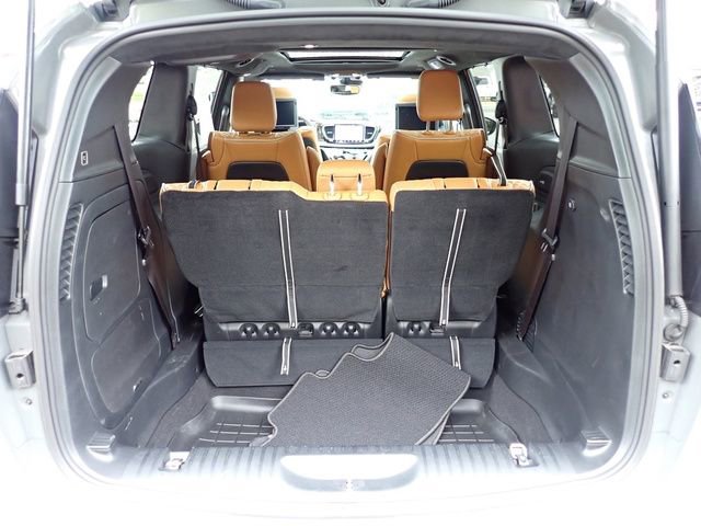 Used 2023 Chrysler Pacifica Pinnacle FWD image 6