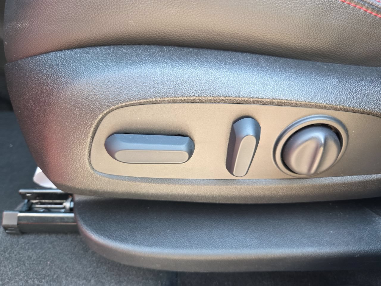 Used 2022 Chevrolet Equinox RS w/ Infotainment Package FWD image 17