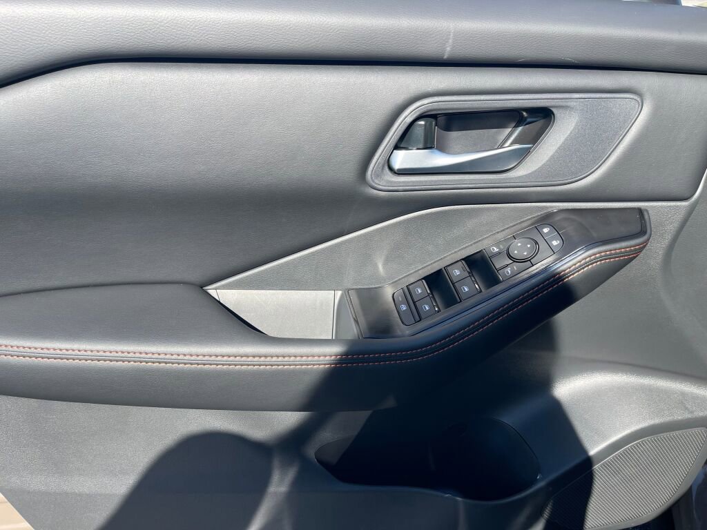 New 2026 Nissan Rogue SV image 7
