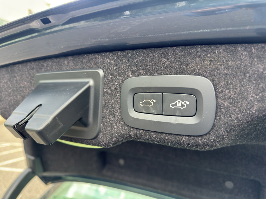Used 2023 Volvo S90 B6 Plus AWD/4WD image 37
