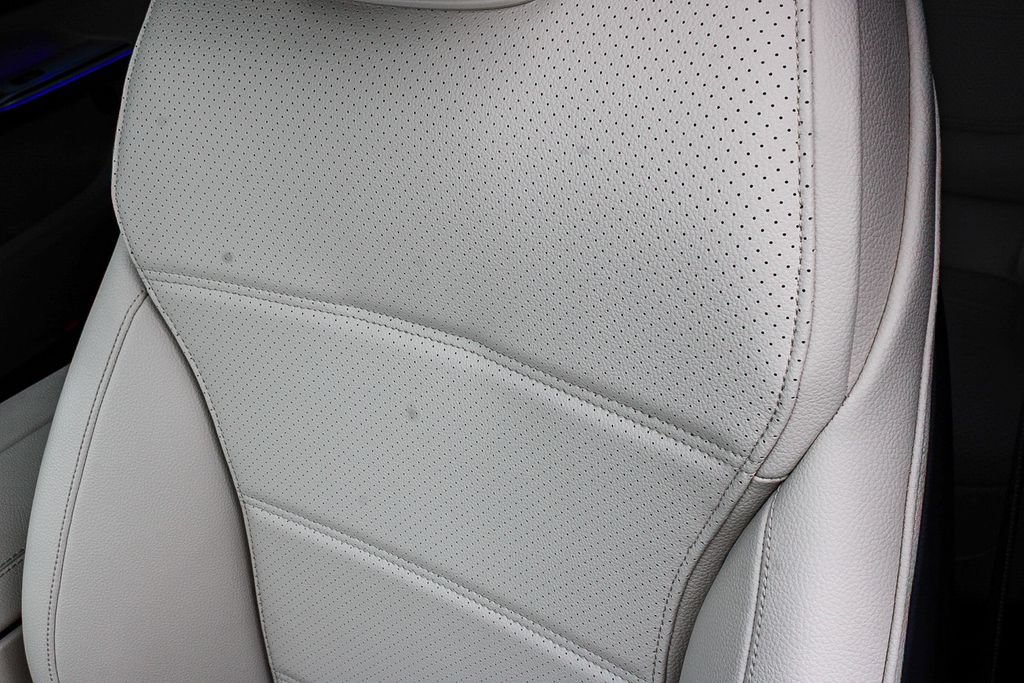 Used 2025 Mercedes-Benz GLC 300 4MATIC image 25