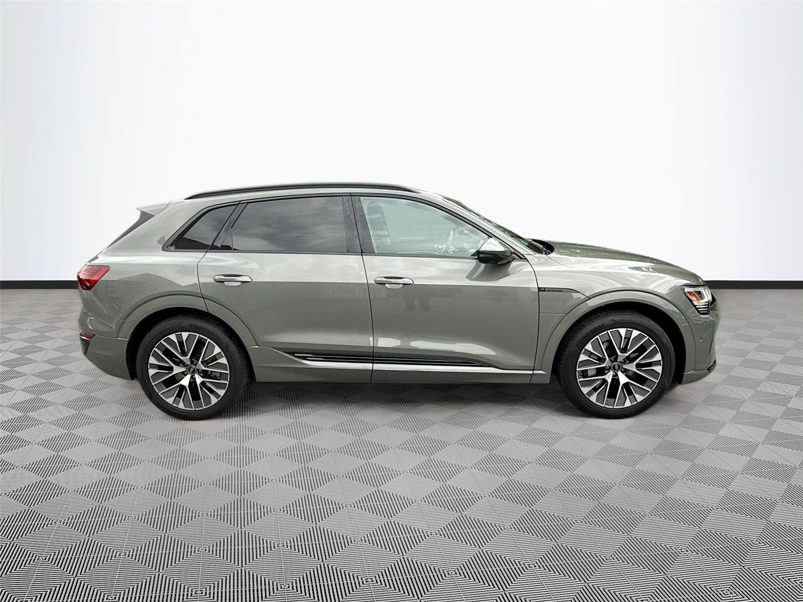 Certified 2024 Audi Q8 e-tron Premium Plus w/ Premium Plus Package AWD/4WD image 8