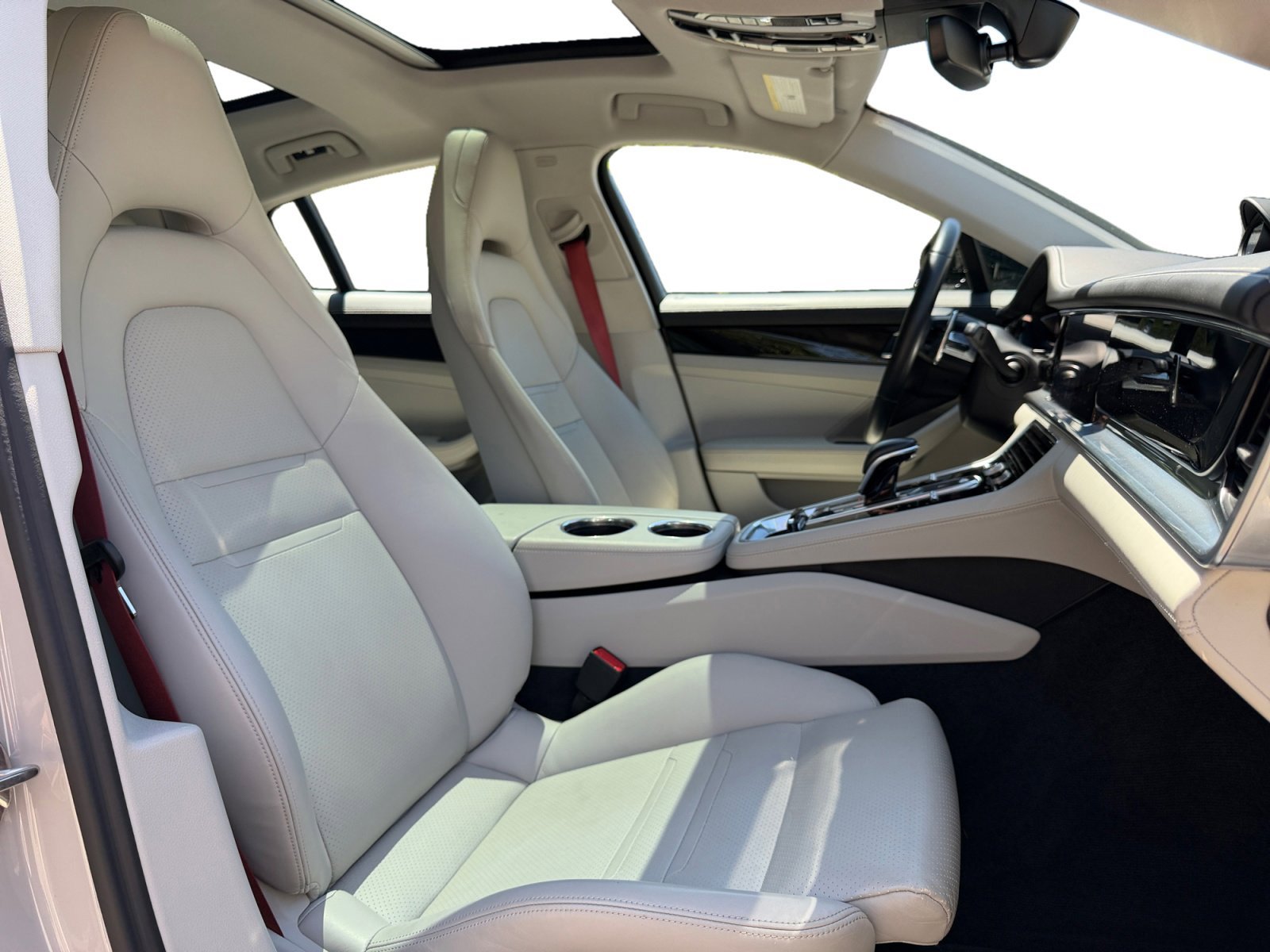 Used 2023 Porsche Panamera image 22