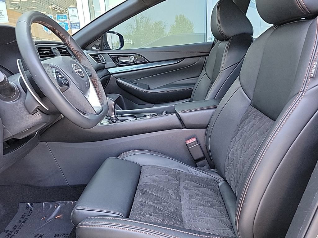 Used 2023 Nissan Maxima SR w/ Sport Mat Group FWD image 13