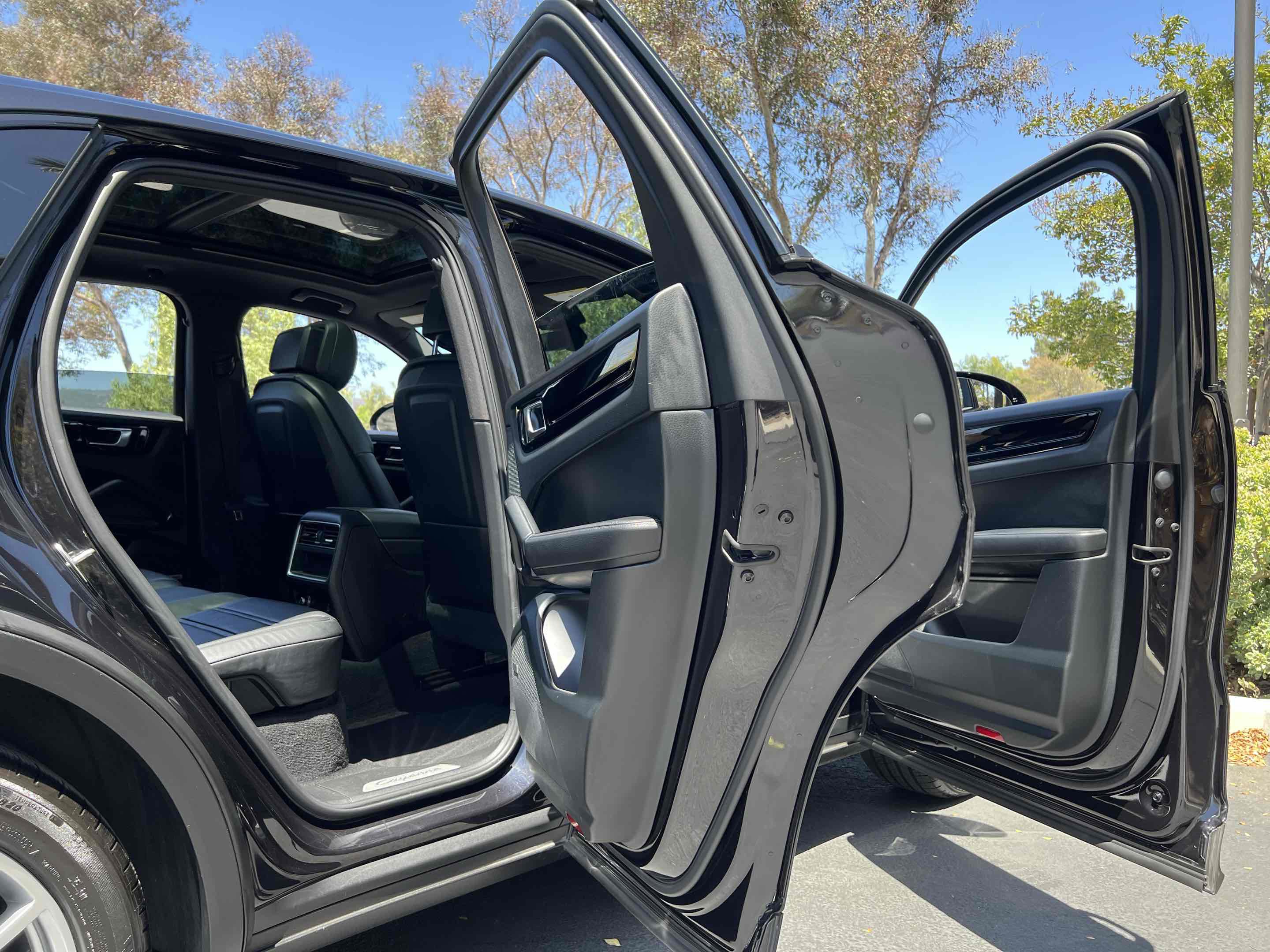 Used 2019 Porsche Cayenne w/ Premium Package AWD/4WD image 56