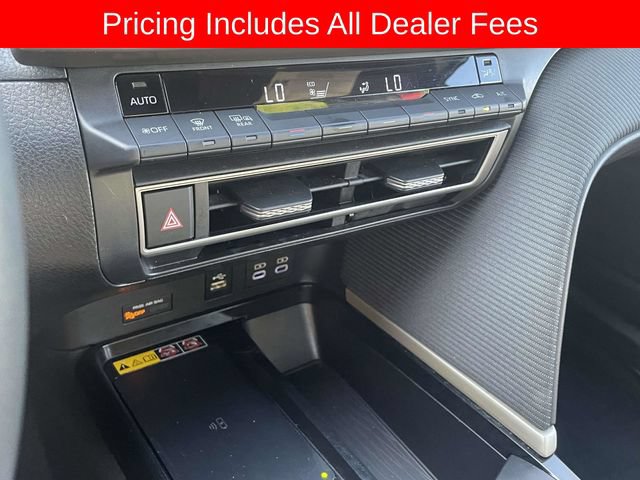 Used 2025 Toyota Camry SE FWD image 32