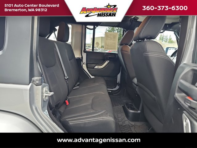Used 2015 Jeep Wrangler Unlimited Sahara w/ Dual Top Group AWD/4WD image 22