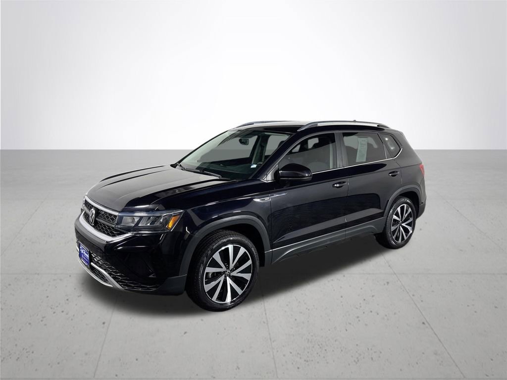 Certified 2022 Volkswagen Taos SE image 2