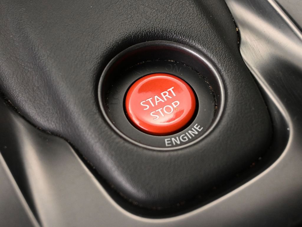 Used 2014 Nissan GT-R Premium image 22