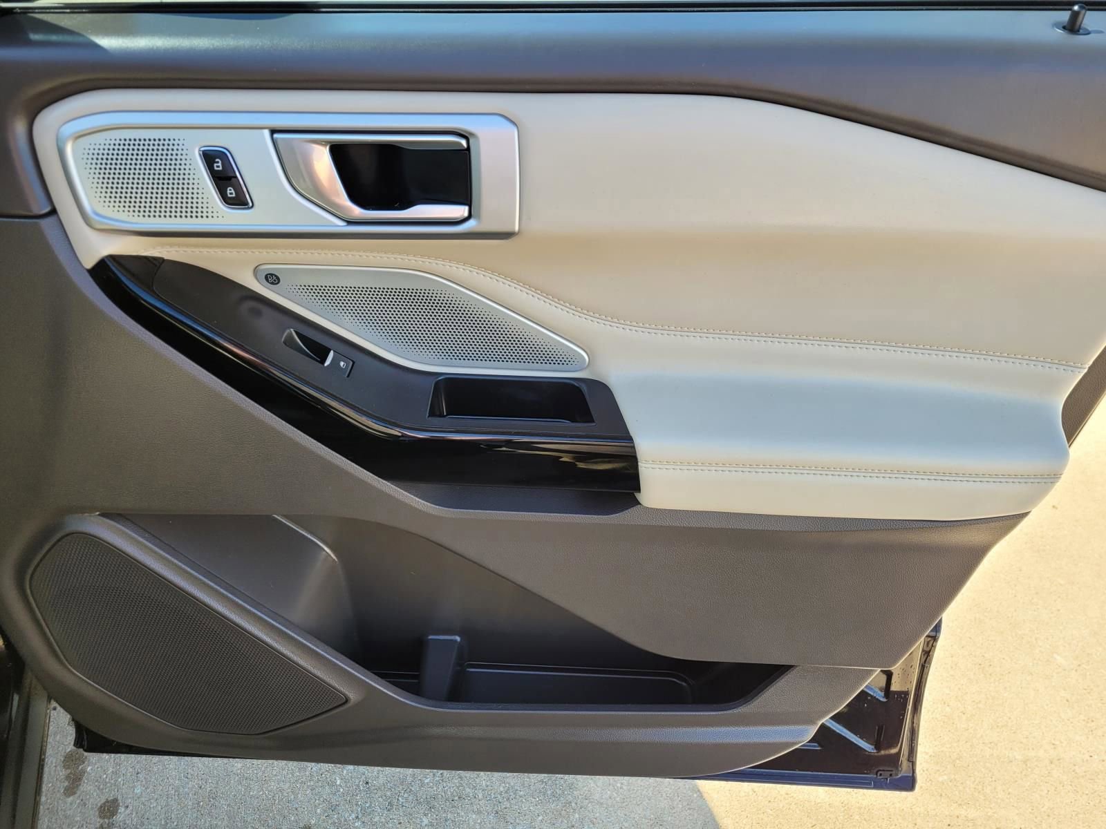 Used 2021 Ford Explorer Platinum w/ Equipment Group 601A image 8