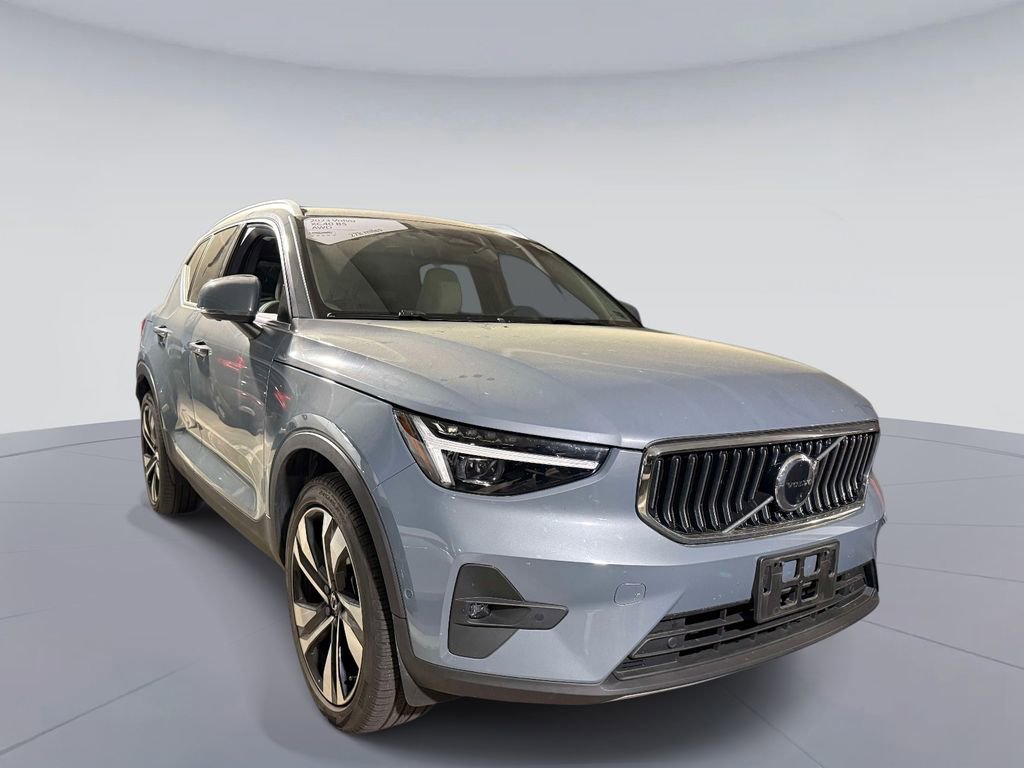 Used 2023 Volvo XC40 B5 Ultimate w/ Protection Package Premier AWD/4WD image 3