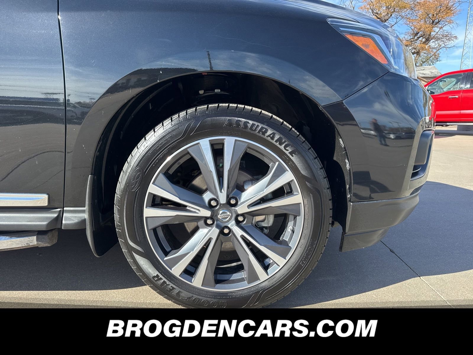 Used 2018 Nissan Pathfinder Platinum video 2