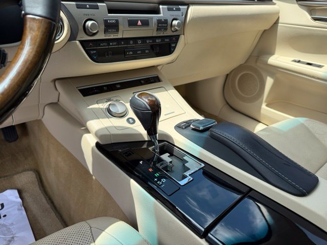 Used 2015 Lexus ES 350 w/ Luxury Package FWD image 23