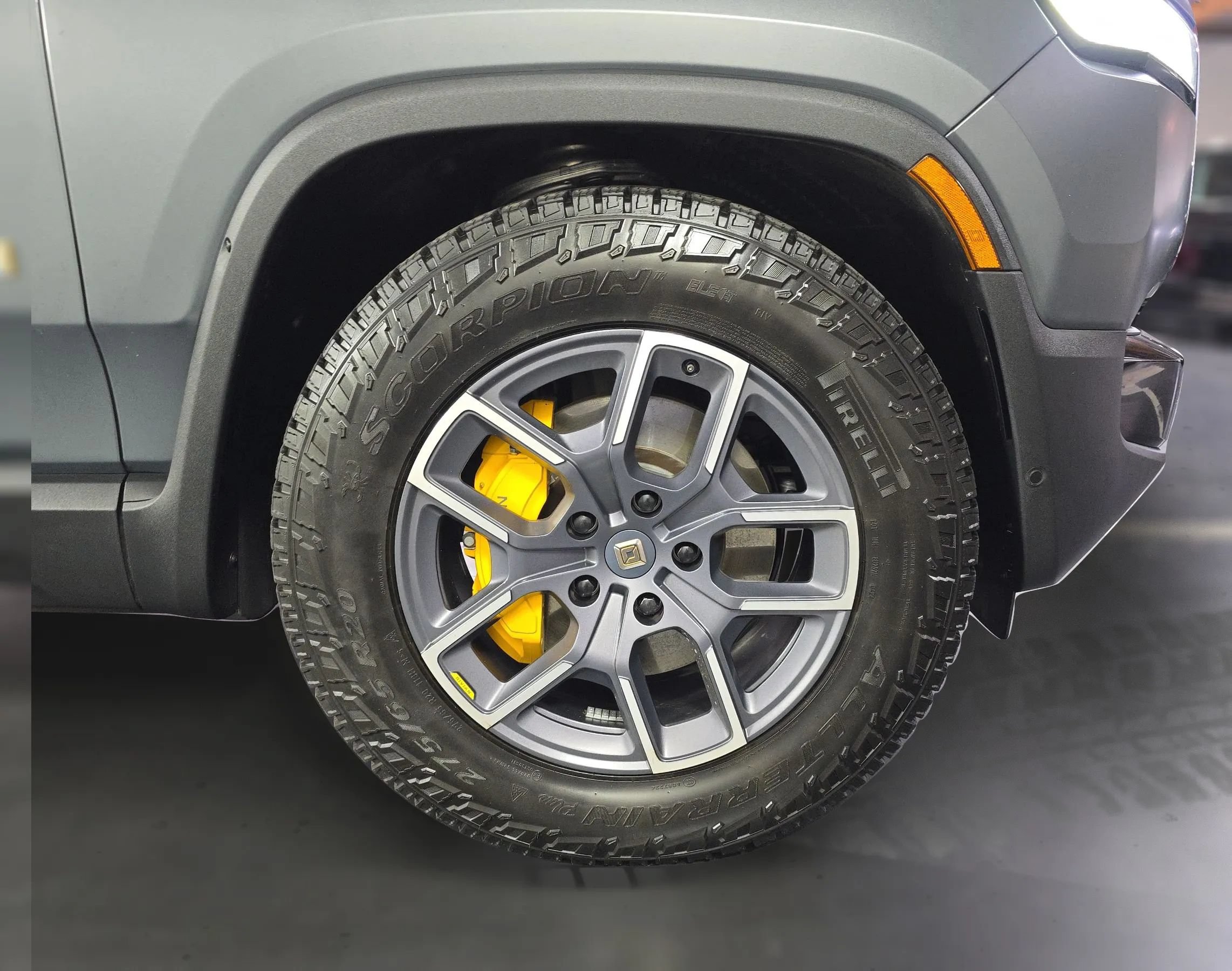 Used 2024 Rivian R1T Adventure AWD/4WD image 19