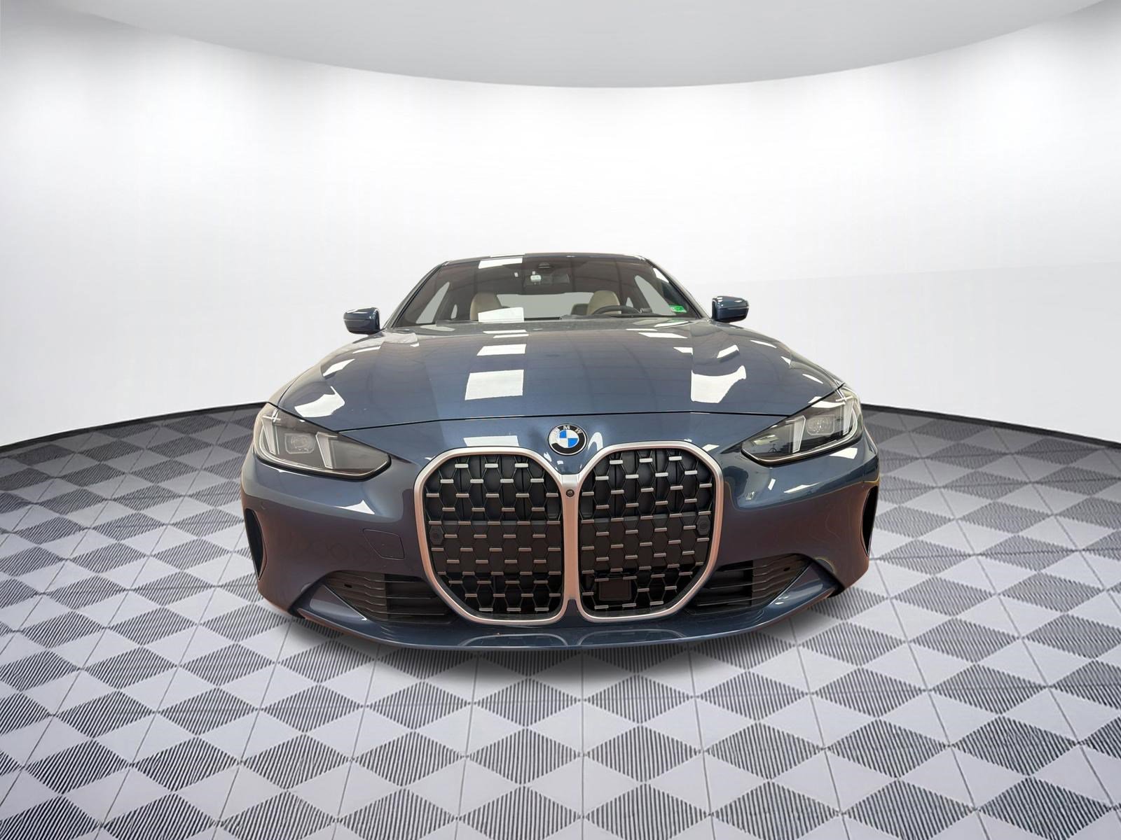 Used 2025 BMW 430i xDrive Coupe w/ Premium Package image 4