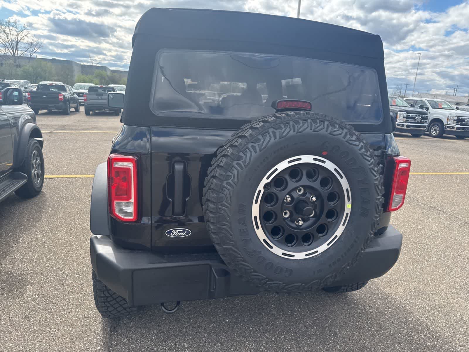 New 2026 Ford Bronco 4-Door AWD/4WD image 17