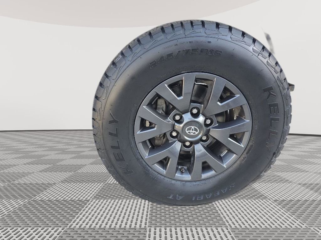 Used 2020 Toyota Tacoma SR5 image 25