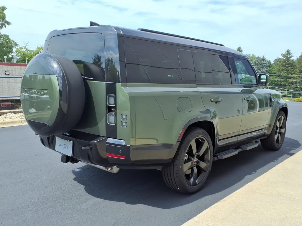 New 2026 Land Rover Defender 130 X-Dynamic SE AWD/4WD image 5